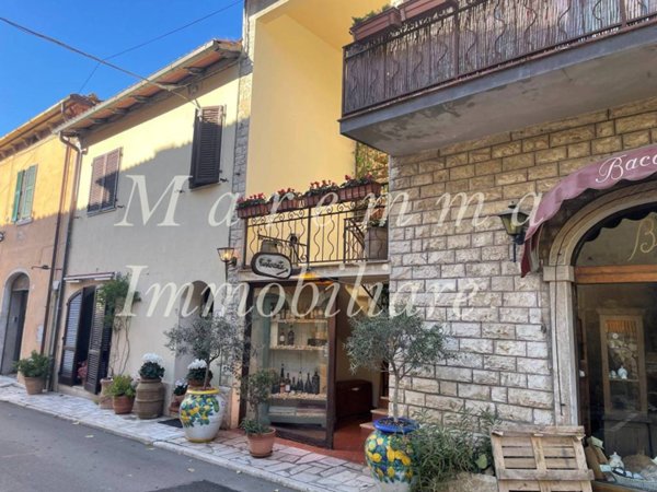 negozio in vendita a Manciano in zona Saturnia