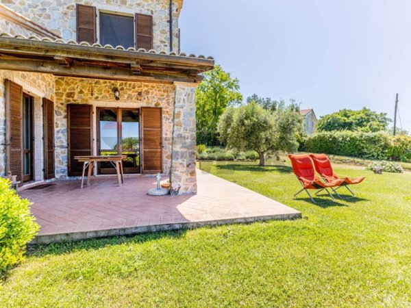 casa indipendente in vendita a Manciano in zona Saturnia