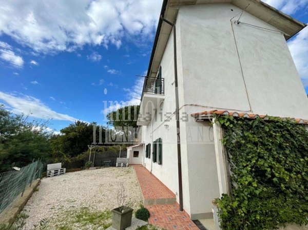 casa indipendente in vendita a Manciano in zona Montemerano