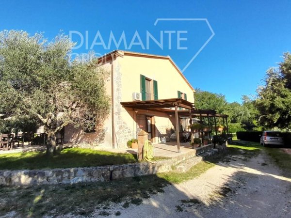 casa indipendente in vendita a Manciano