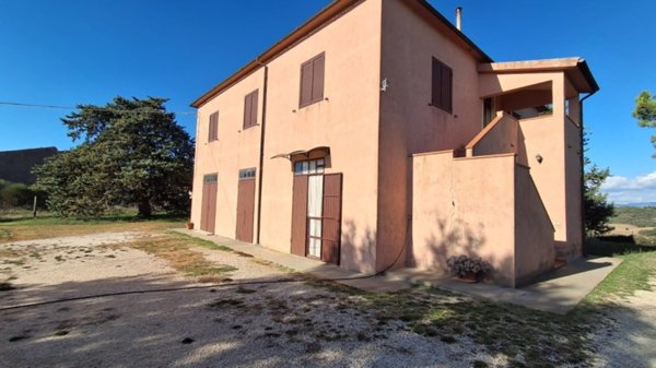 ufficio in vendita a Manciano in zona Saturnia