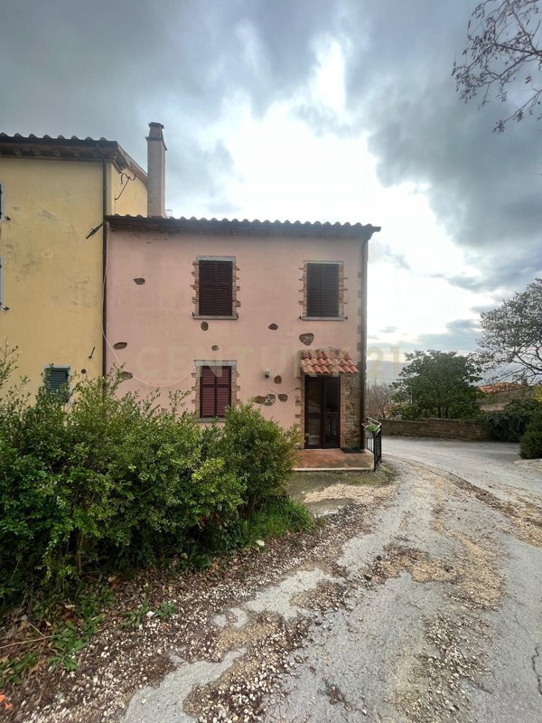appartamento in vendita a Manciano in zona Saturnia