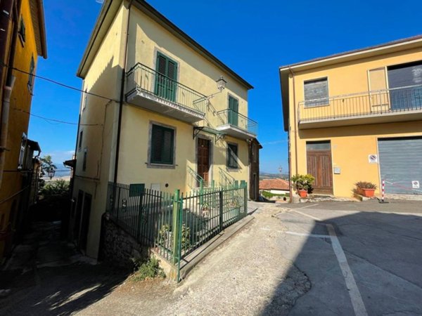 casa indipendente in vendita a Manciano in zona Montemerano