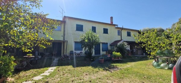 casa indipendente in vendita a Manciano in zona Saturnia