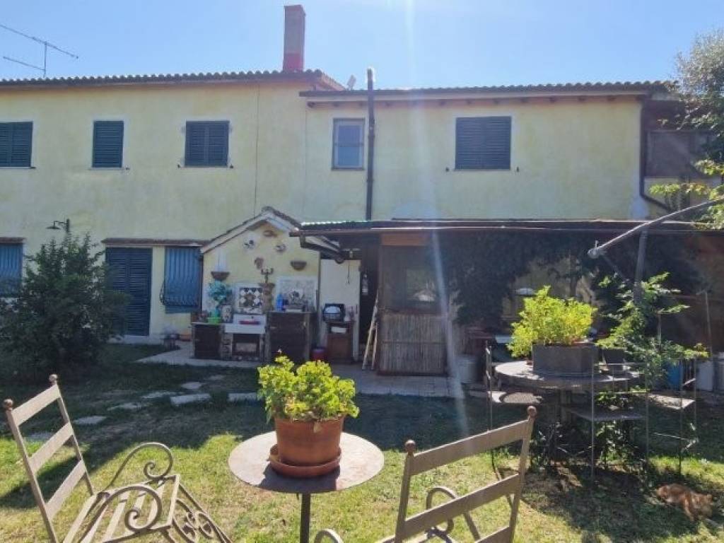 casa indipendente in vendita a Manciano in zona Saturnia