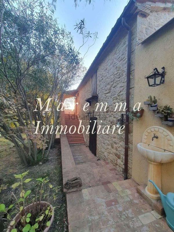 casale in vendita a Manciano