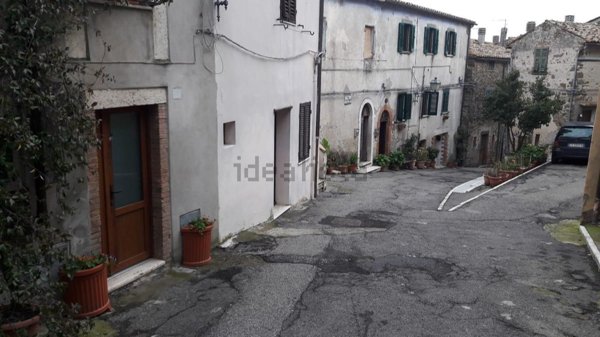 appartamento in vendita a Manciano in zona Saturnia
