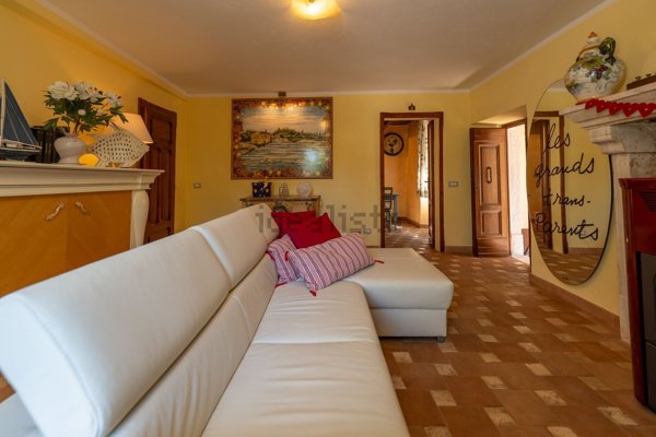 appartamento in vendita a Manciano in zona Saturnia