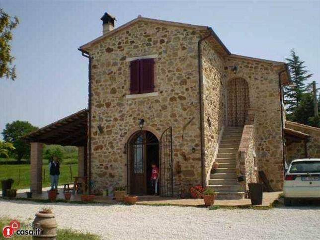 casa indipendente in vendita a Manciano in zona Saturnia