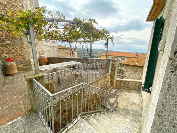 appartamento in vendita a Manciano in zona Montemerano