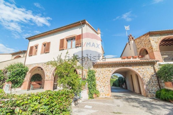 appartamento in vendita a Manciano in zona Montemerano
