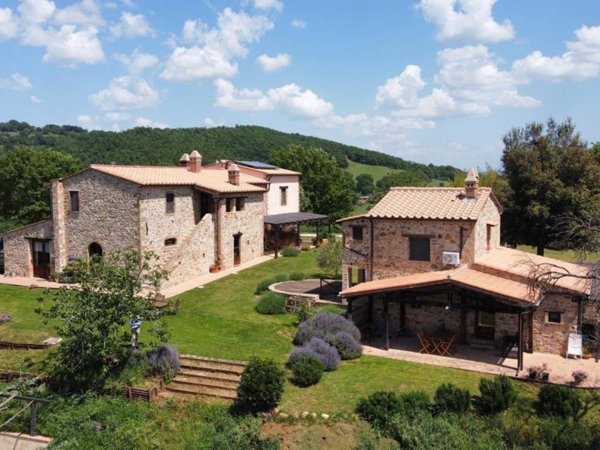 intera palazzina in vendita a Manciano in zona San Martino sul Fiora