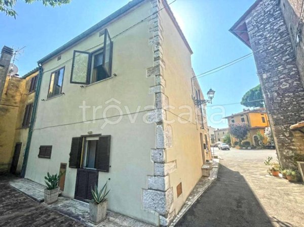 appartamento in vendita a Manciano in zona Saturnia
