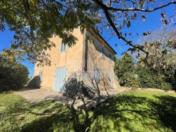 casa indipendente in vendita a Manciano in zona Saturnia
