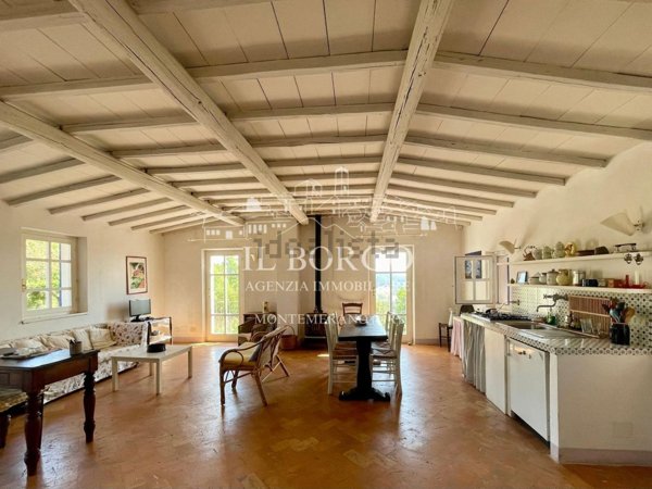 casa indipendente in vendita a Manciano in zona Saturnia