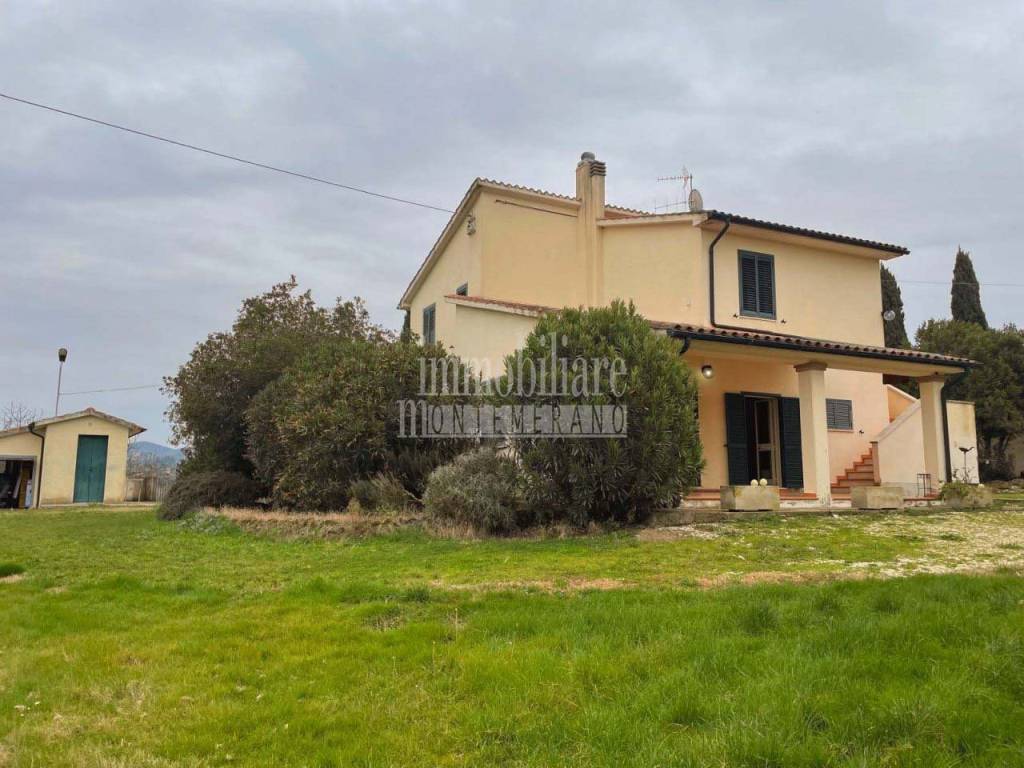 casa indipendente in vendita a Manciano in zona Saturnia