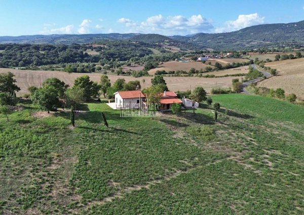 casa indipendente in vendita a Manciano in zona Saturnia