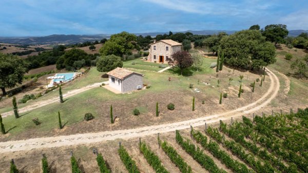 casale in vendita a Manciano in zona Saturnia