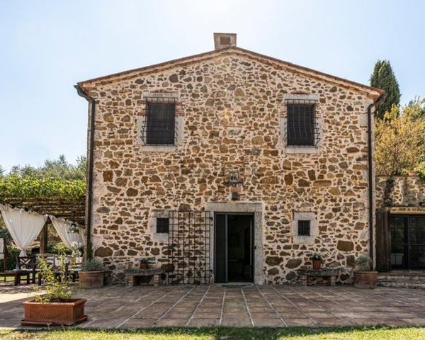 casale in vendita a Manciano in zona Saturnia