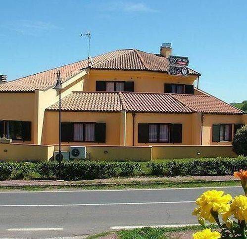 intera palazzina in vendita a Manciano in zona Saturnia