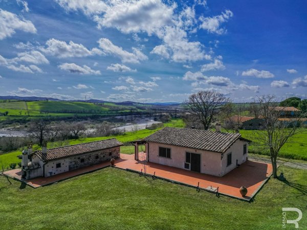 casa indipendente in vendita a Manciano