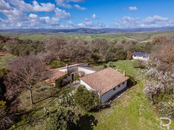 casa indipendente in vendita a Manciano in zona Saturnia