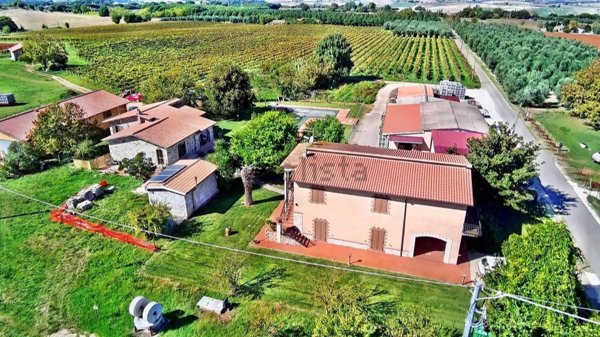 appartamento in vendita a Manciano in zona Montemerano
