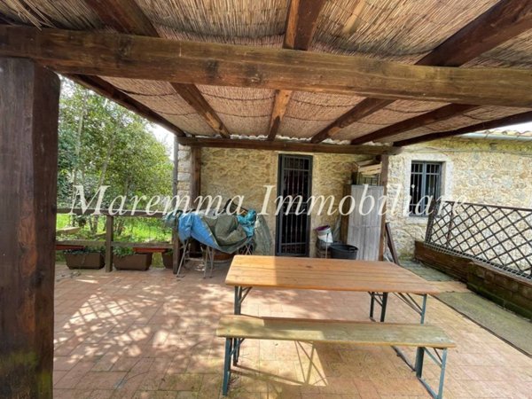 appartamento in vendita a Manciano in zona Montemerano