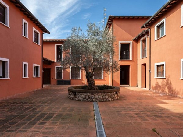 intera palazzina in vendita a Manciano in zona Saturnia