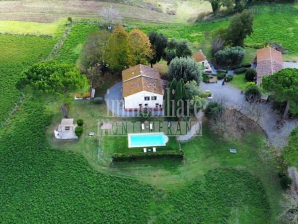 casa indipendente in vendita a Manciano in zona Saturnia