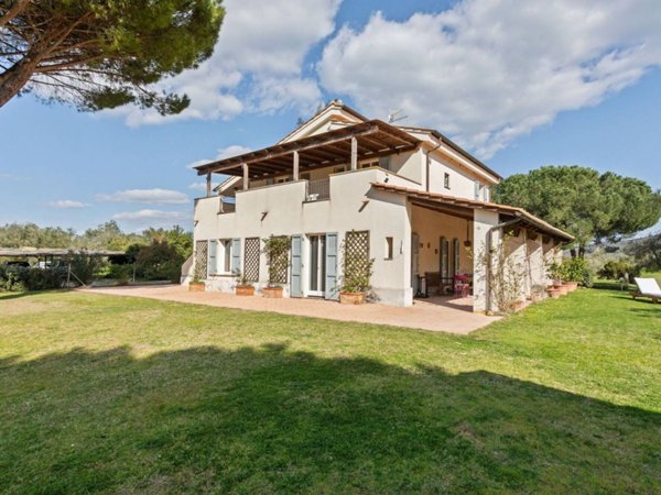 casa indipendente in vendita a Manciano in zona Saturnia