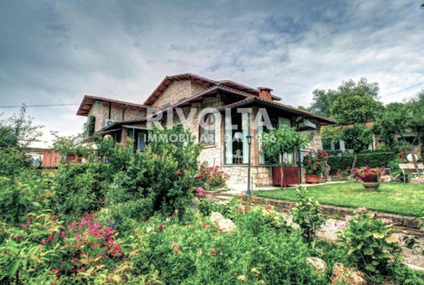 casa indipendente in vendita a Manciano in zona Saturnia