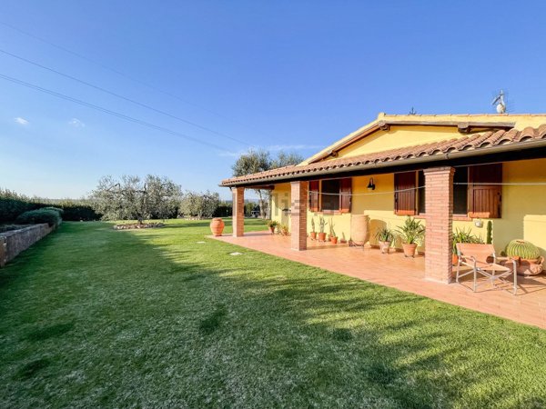 casa indipendente in vendita a Manciano
