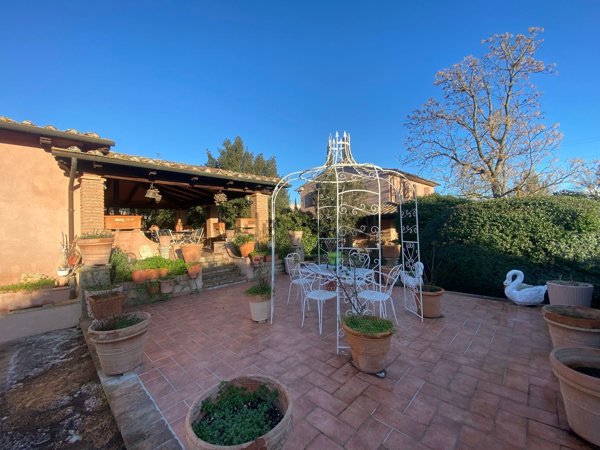 casa indipendente in vendita a Manciano in zona Saturnia