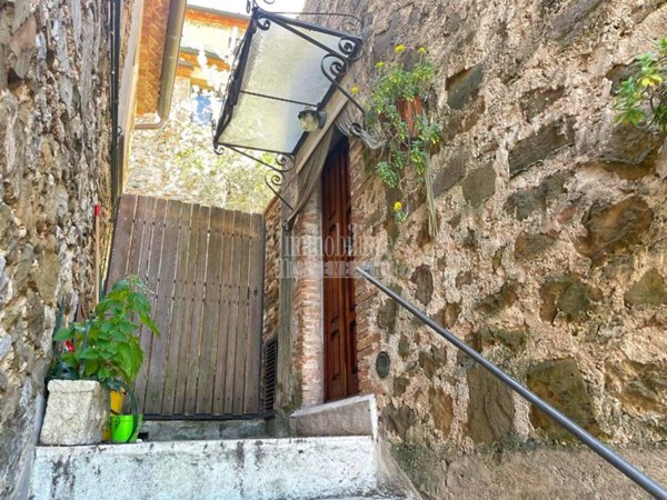 appartamento in vendita a Manciano in zona Montemerano