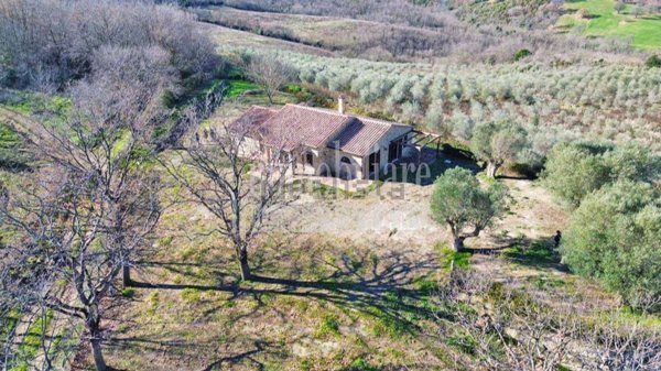 casale in vendita a Manciano