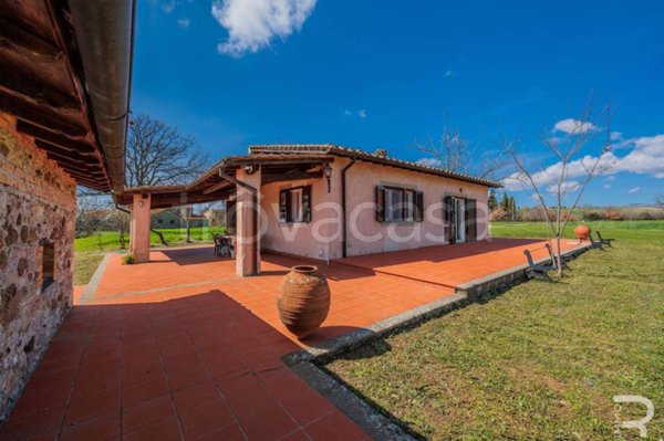casa indipendente in vendita a Manciano in zona Saturnia