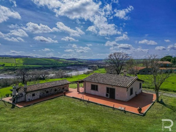 casa indipendente in vendita a Manciano in zona Saturnia