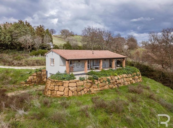 casa indipendente in vendita a Manciano in zona Saturnia