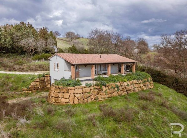 casa indipendente in vendita a Manciano in zona Saturnia