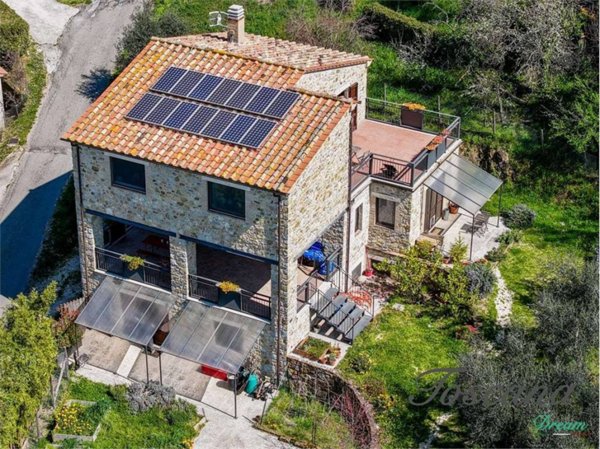 casa indipendente in vendita a Manciano in zona Poggio Murella