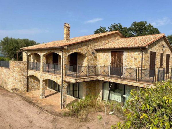 casa indipendente in vendita a Manciano in zona Saturnia