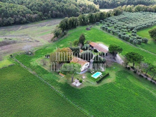 casa indipendente in vendita a Manciano in zona Saturnia