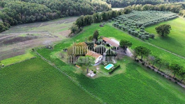 casa indipendente in vendita a Manciano in zona Saturnia