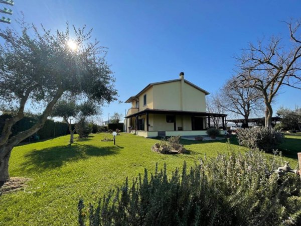 casale in vendita a Manciano in zona Marsiliana