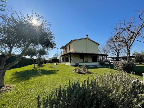 casale in vendita a Manciano in zona Marsiliana