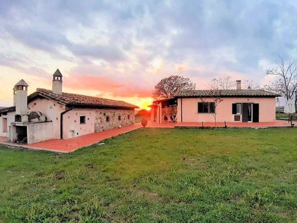 casa indipendente in vendita a Manciano