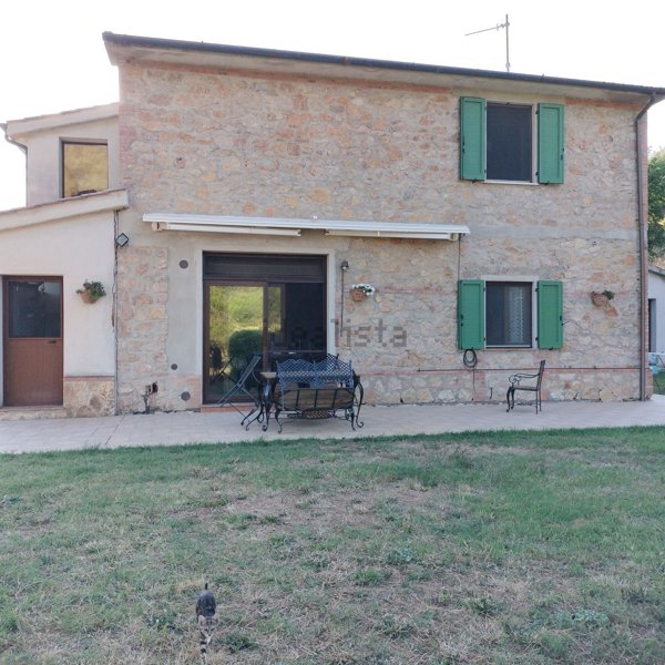 casa indipendente in vendita a Manciano in zona Saturnia