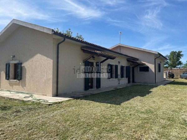 casa indipendente in vendita a Manciano in zona Saturnia