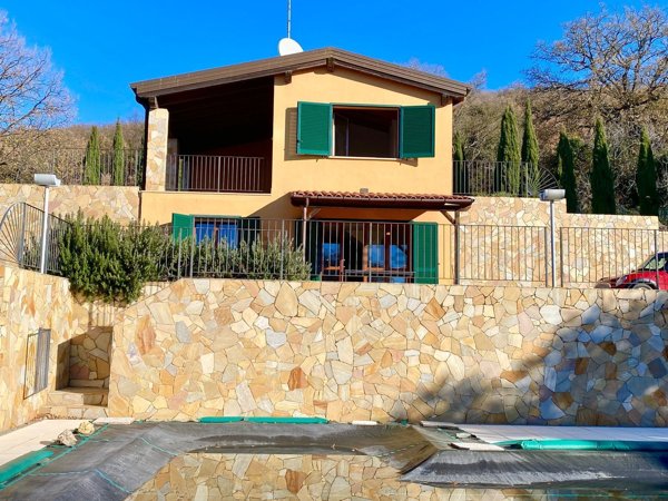 casa indipendente in vendita a Manciano in zona Capanne